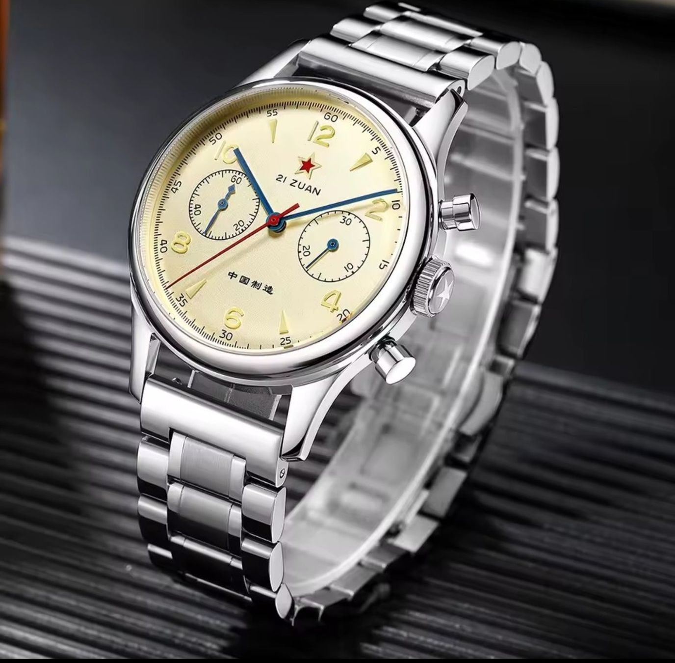 Uhren: Red Star 1963 Chronograph 38mm Saphir & Schwanenhals – Neu (gemäss Beschreibung) aus Suhr von ChronixChronometer 1