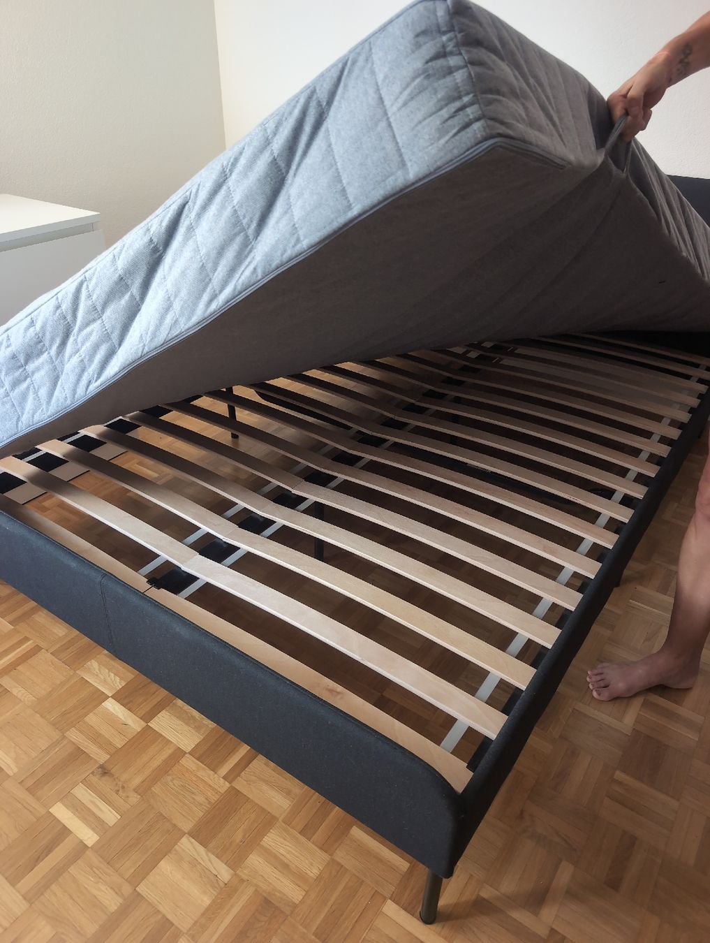 Ikea Letti: Bettgestell mit Matratze schwarz 140x200 cm – Nuovo (secondo la descrizione) da Alberswil venduto da __colafroeschli__ 1