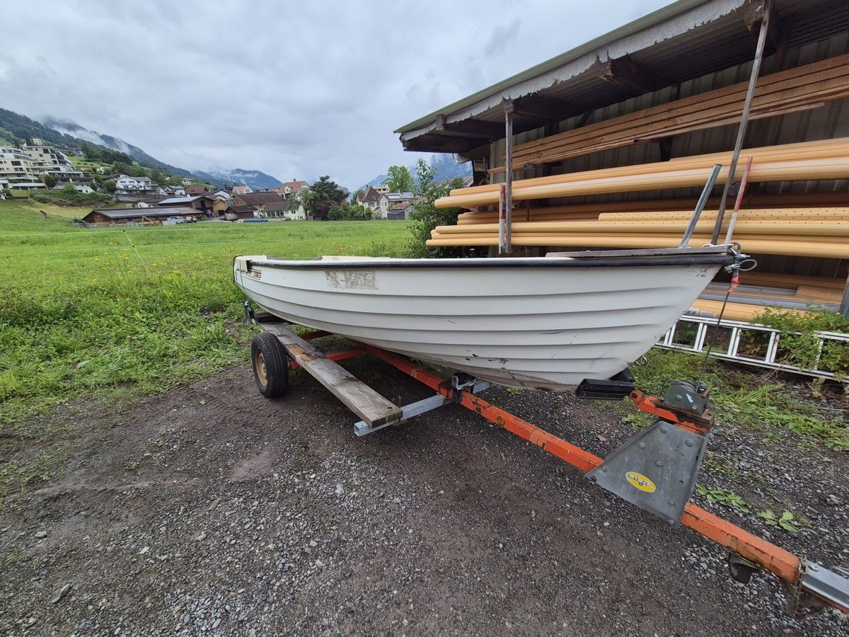 Hensa Boote: Fischerboot  – Gebraucht aus Unterterzen von Barbara_Giger