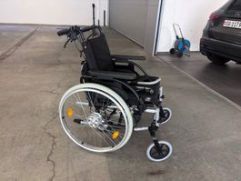Breezy Basix Rollstuhl mit Empulse R20 Schiebehilfe
