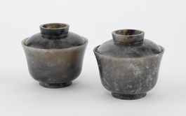 2 Antik Schalen Bol Bowl  und Untertassen Jade, China, 20c
