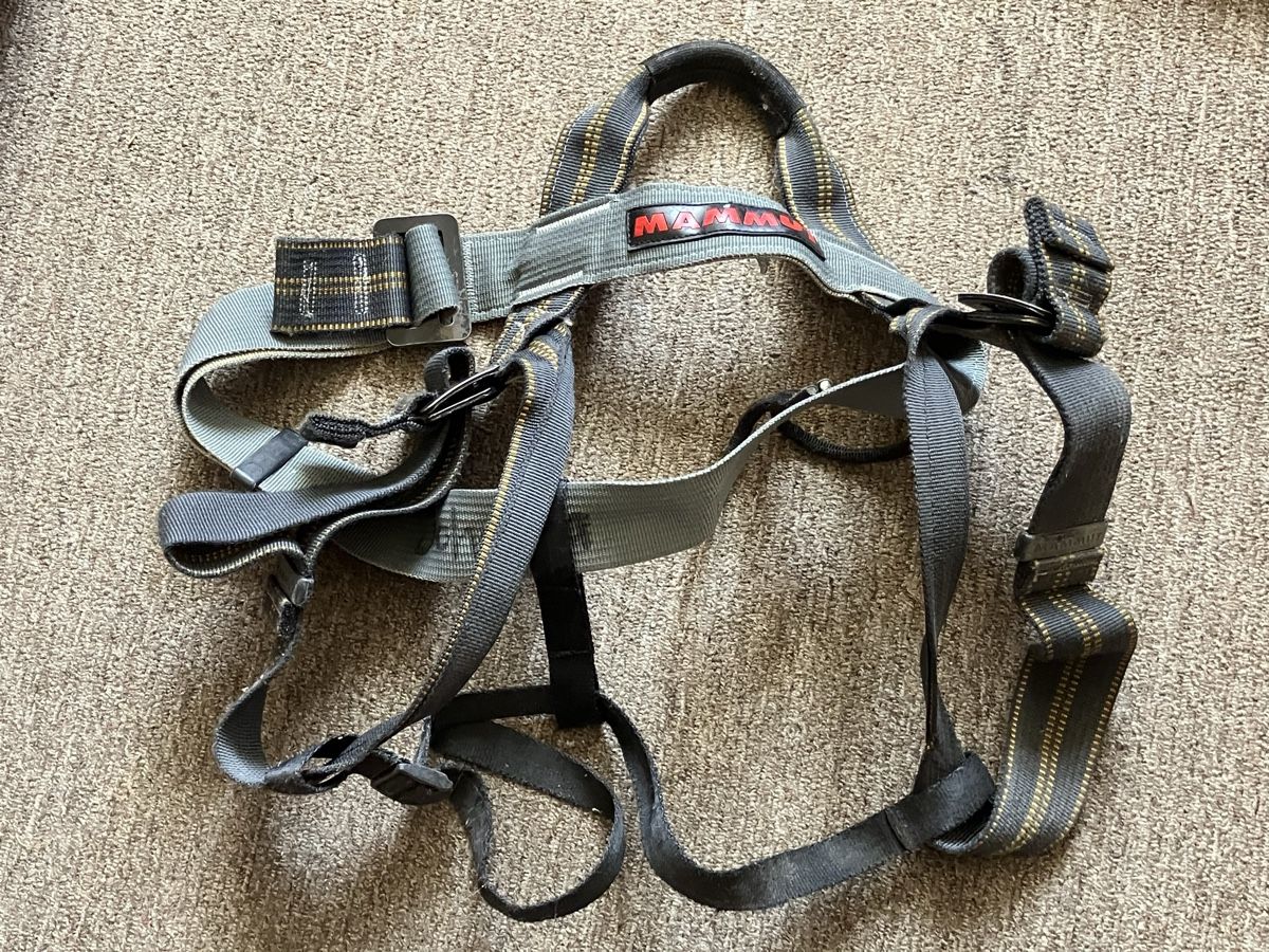 Scarpe da donna: Kletterschuhe Größe 40 und Gurt – Usato da Basel venduto da juanalaloca 6