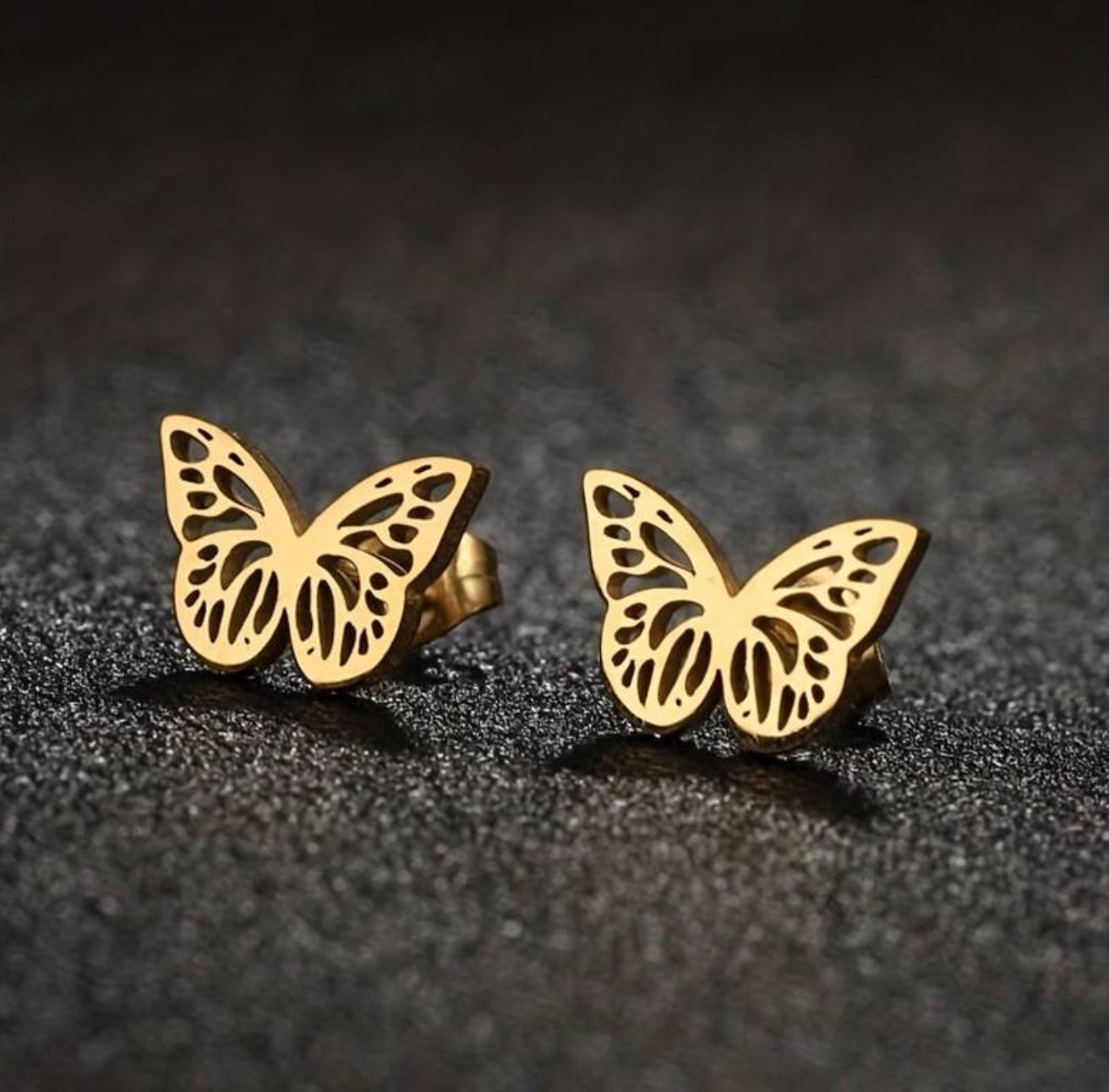 Boucles d'oreille: Ohrenstecker Schmetterling goldig – Neuf avec emballage d'origine à Laufen par Bellavitaboom