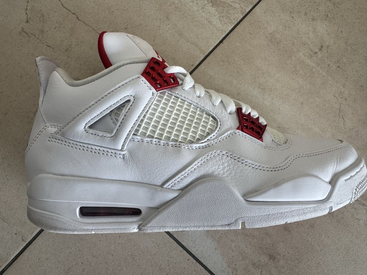 Jordan Scarpe da uomo: Air Jordan 4 Retro Metallic Red – Nuovo (secondo la descrizione) da Egnach venduto da kar_2fj9 2