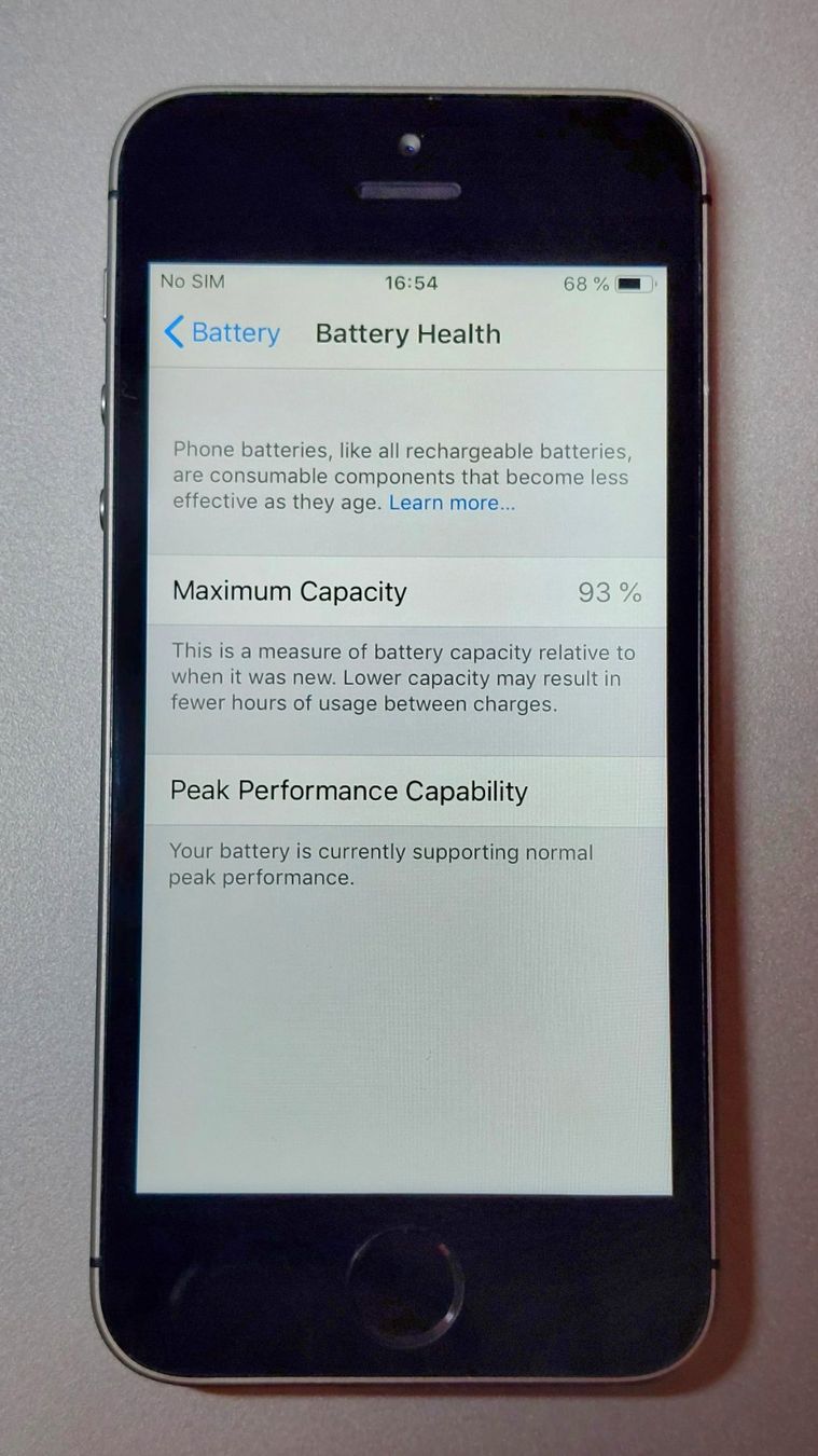 Apple Telefoni cellulari / Smartphones: iPhone SE 2016 32gb, 93% Akku, mit Hülle – Usato da Pfäffikon SZ venduto da max_5ylc 2