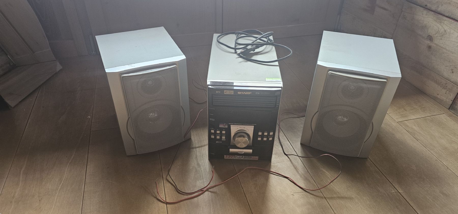 Sharp Systèmes audio & multimédias: SHARP Stereoanlage mit Plattenspieler – D'occasion à Saanen par Steierlein