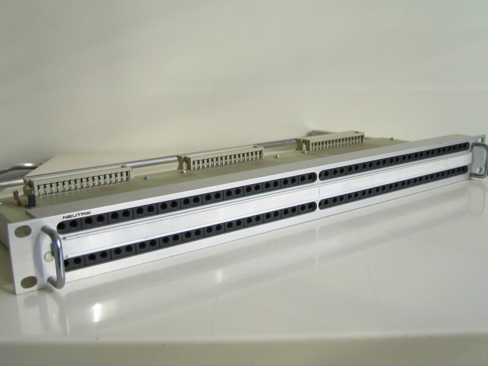 Strumenti musicali: Neutrik PP P03B Patchbay (2 Stück) – Usato da Bern venduto da archer.hostettler 5