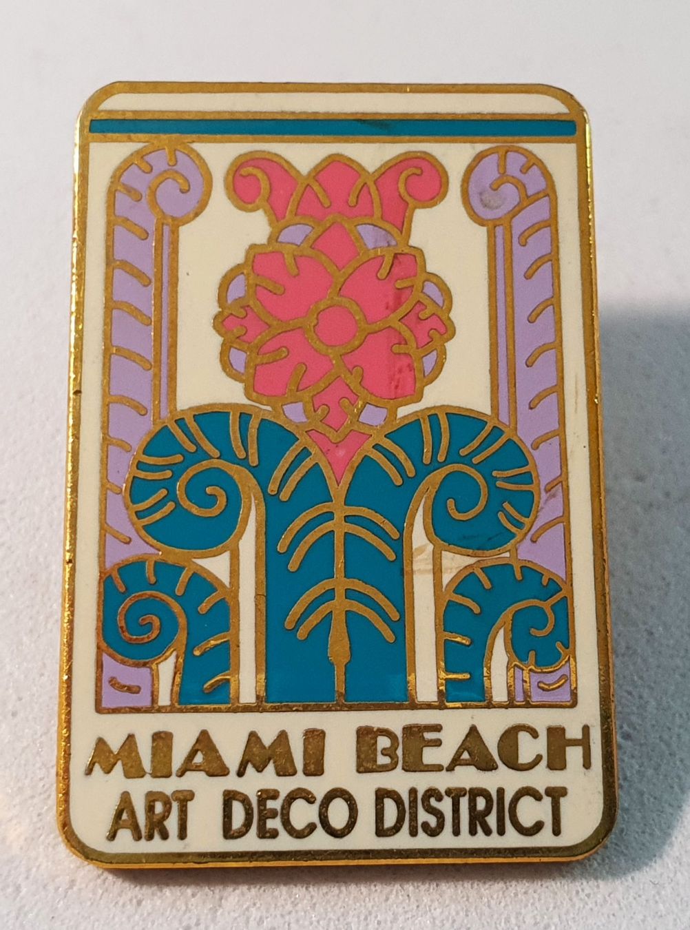 Placchette & Badge: AA253 - Pin MIAMI BEACH Art Deco District – Usato da Reinach BL venduto da Boston-Verkauf