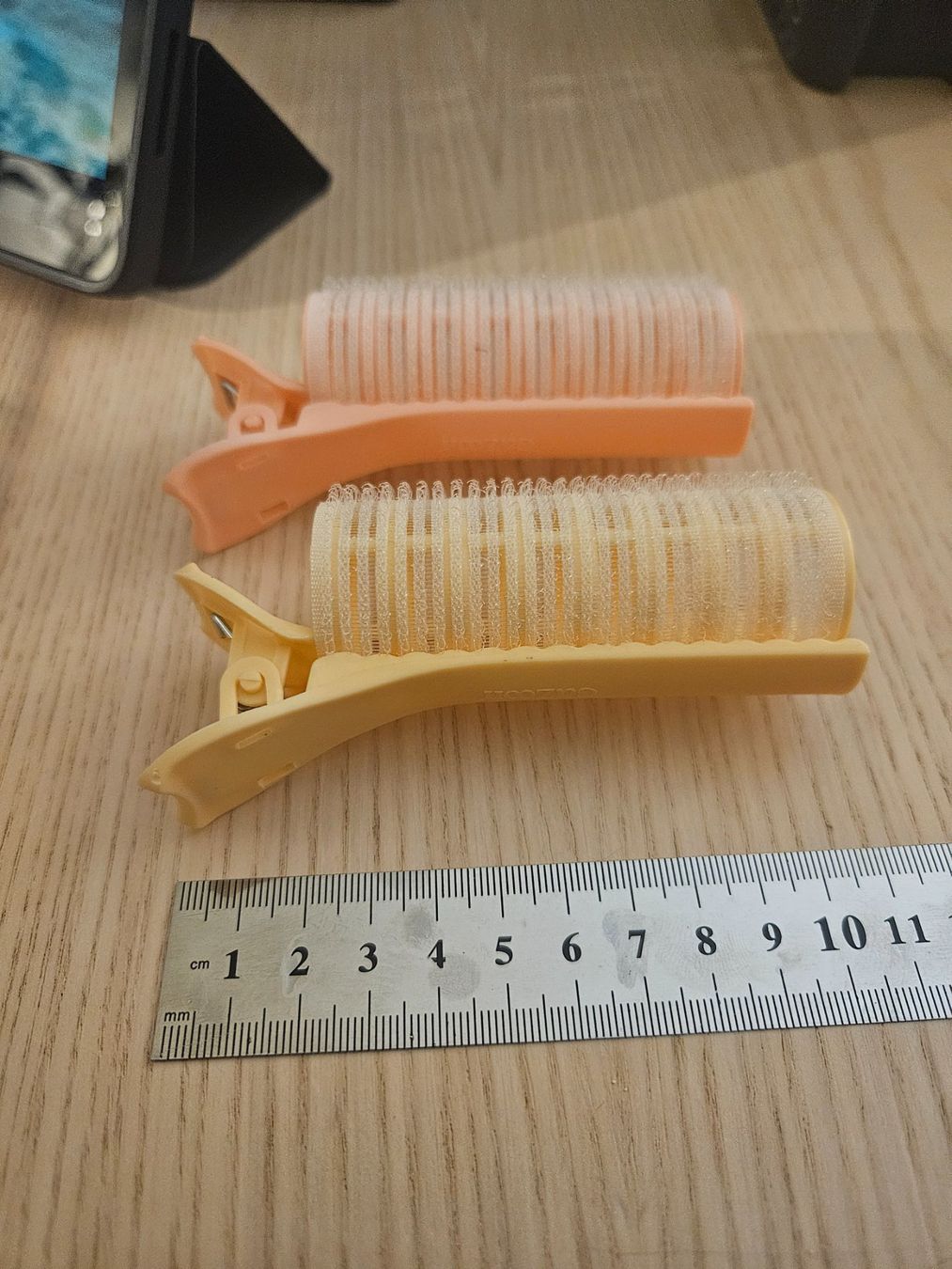 Haarschmuck: 2 STK Lockenwickler mit Clip – Neu und originalverpackt aus Luzern von Lucan_Valerius