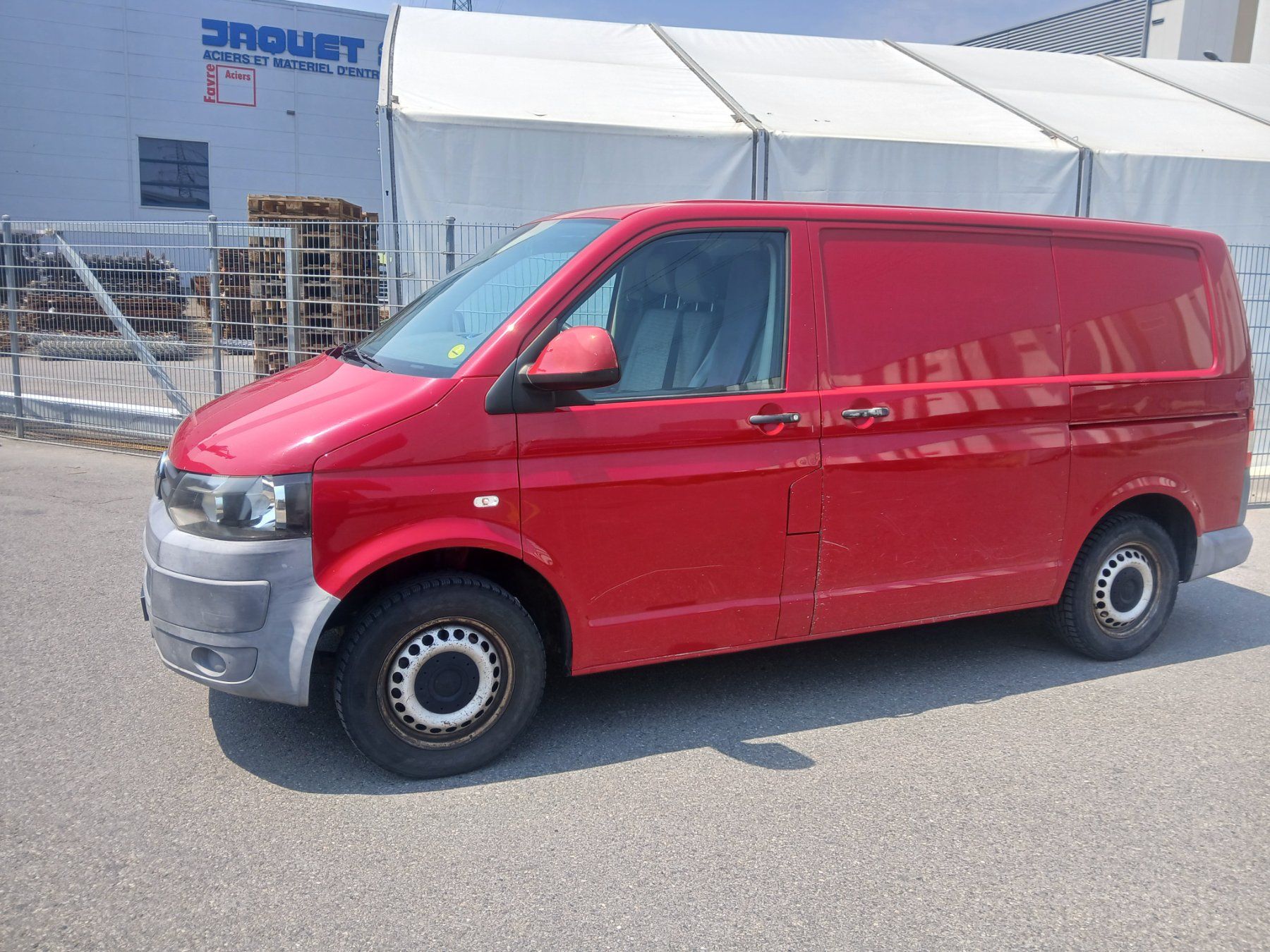 VW Veicoli commerciali: Volkswagen Transporter t5  expertiser 30.07.2026 – Usato da Satigny venduto da tin_9y9v 1