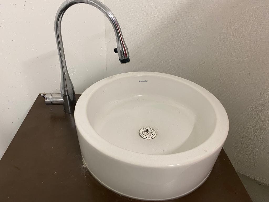 Lavabi & lavandini: Lavabo mit Mischbatterie Durchmesser 45 – Usato da Schinznach-Dorf venduto da Hpurzel