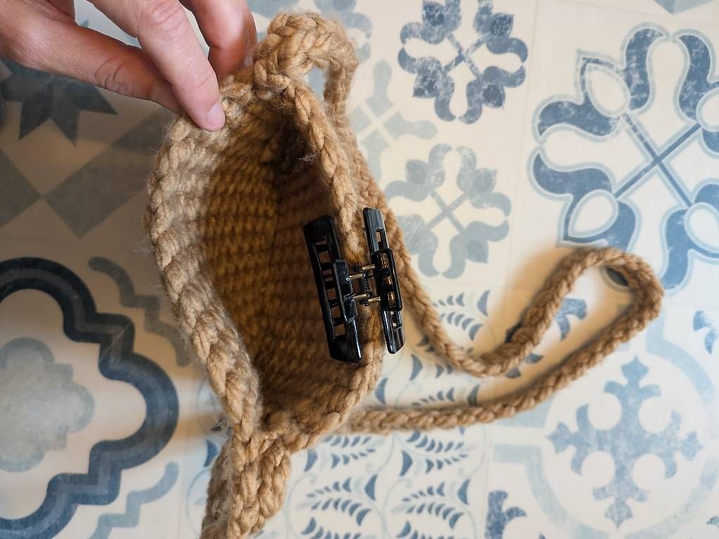 Borse da donna: gehäkelte Handtasche, braun – Usato da Schwyz venduto da Magdalena86 2