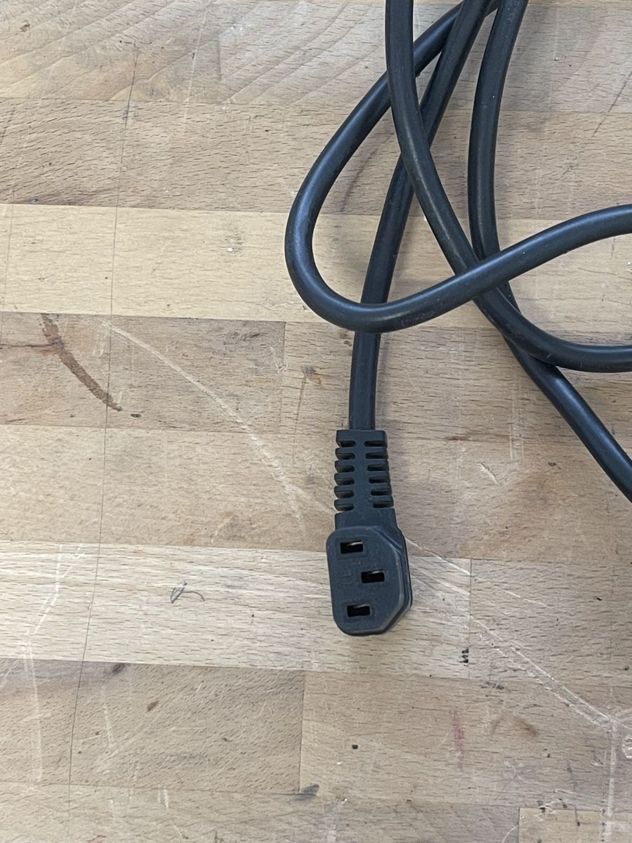 Cavi: Stromkabel Kaltgerätekabel, Stecker Typ J, 1.8 Meter lang – Usato da Wängi venduto da Bmo 1