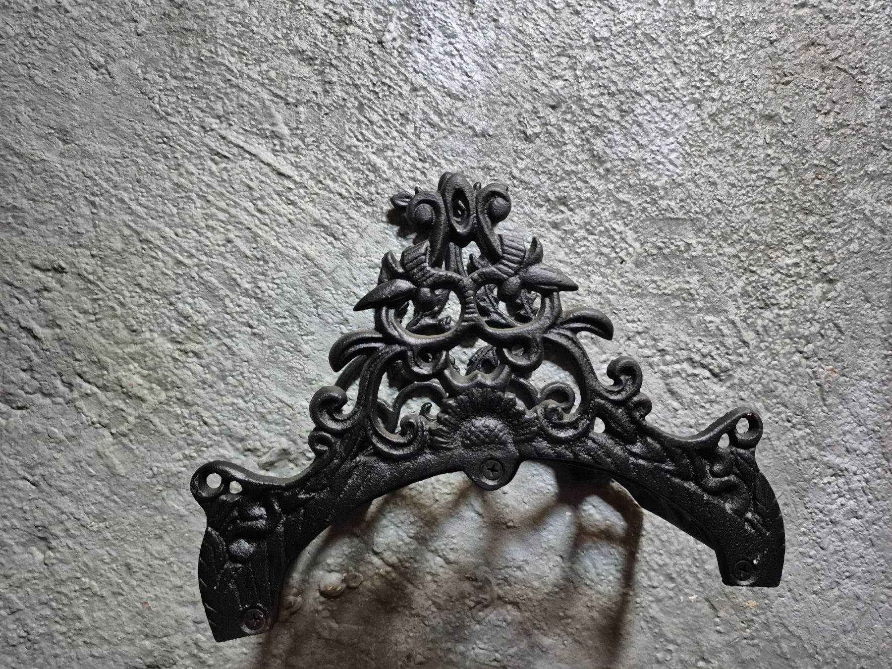 Fixations: Gusseisen Schlauchhalter – D'occasion à Emmen par Mica64