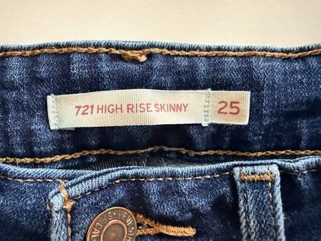 Levis Jeans 721 Skinny - Grösse 25