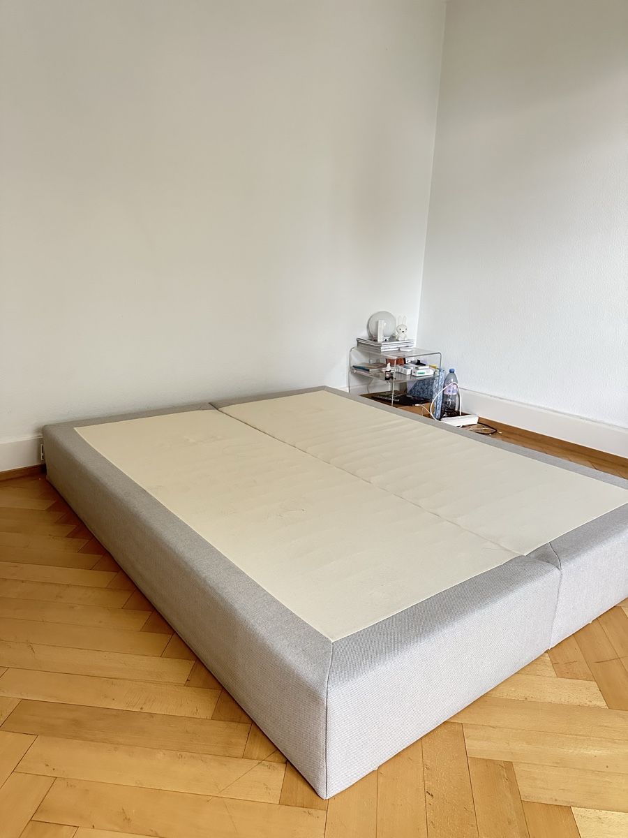 Lits: IKEA EVENSKJER Bed Frame 160 x 200 cm – D'occasion à Lausanne par isa_qpb7
