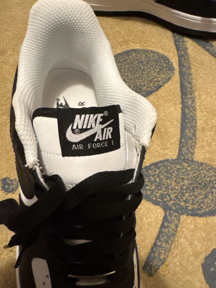 Herrenschuhe: Nike Air Force 1, Taille 41, Comme Neuves, Noires/Blanches – Neu und originalverpackt aus Fribourg von far_p8f5 3