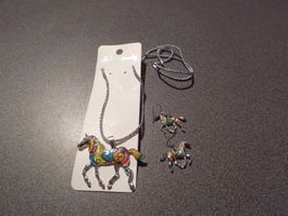 Kette und Ohrhänger, Pferd farbig