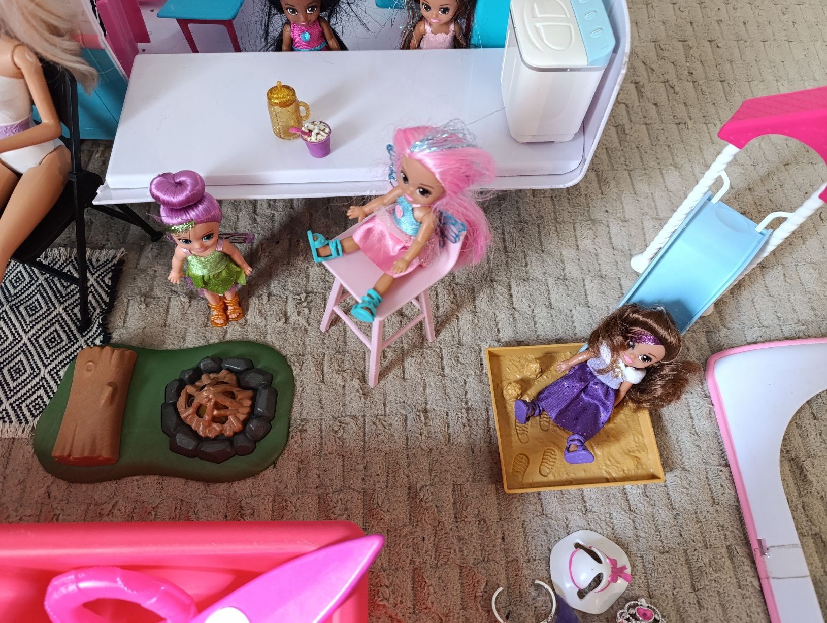 Poupées: Barbies mit Camping Auto & Ferien-Set – D'occasion à Zürich par carmainez 5