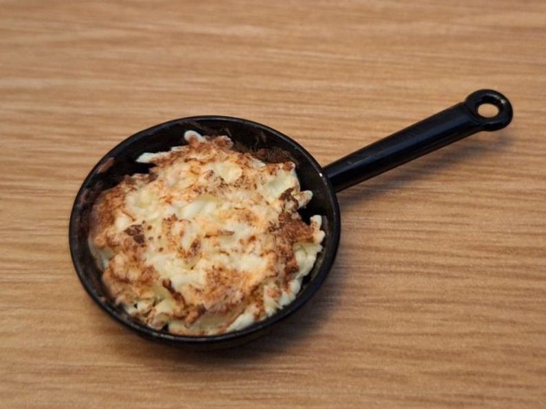 Case e mobili per bambole: Handmade Rösti Pfanne – Nuovo (secondo la descrizione) da Zürich venduto da HandmadeTinyFood