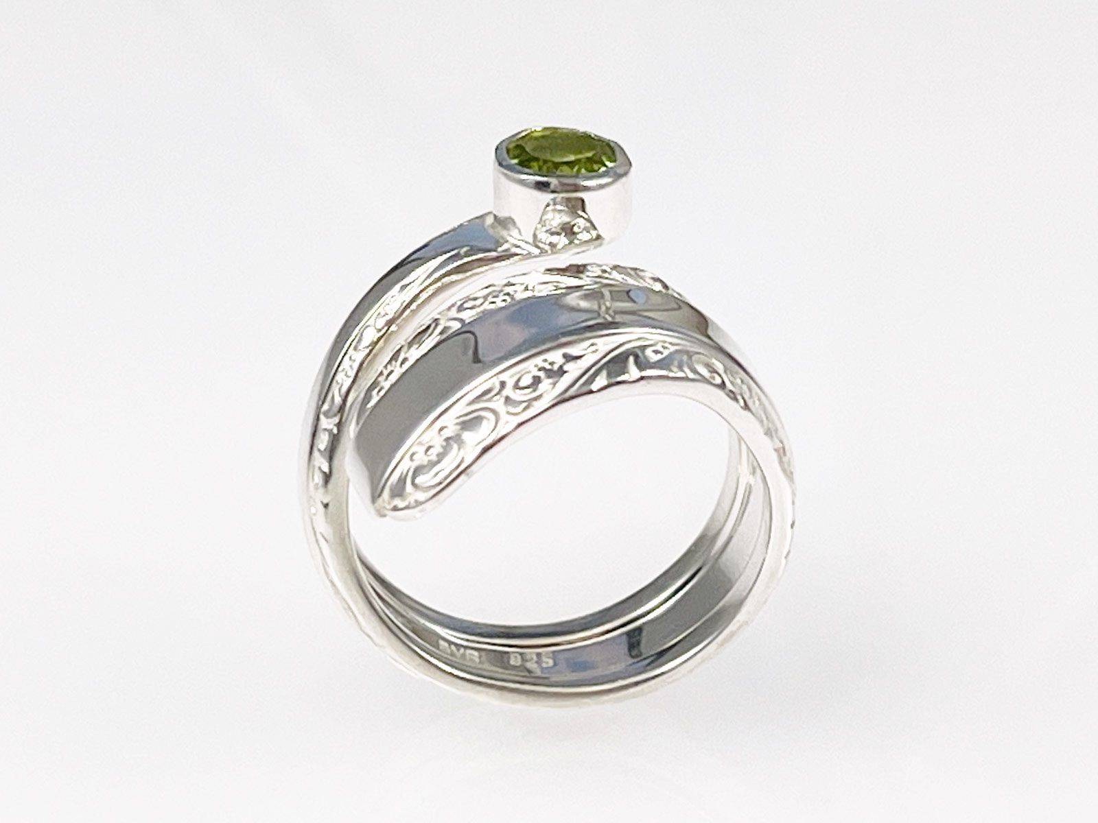 Ringe: Offener Silberring (Silber 925) mit facettiertem Peridot – Neu und originalverpackt aus Meilen von Byrd-bijoux 4