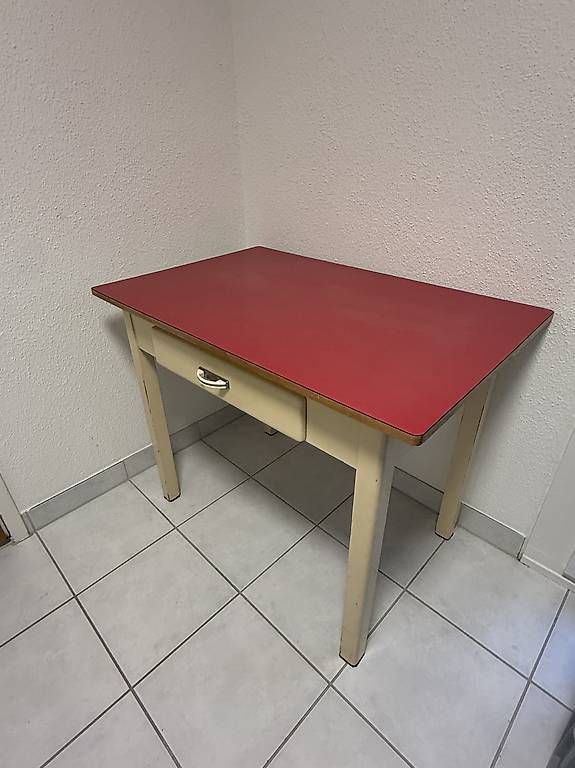 Tavoli: Vintage mid-century red kitchen table – Usato da Zürich venduto da Monopoly92 1