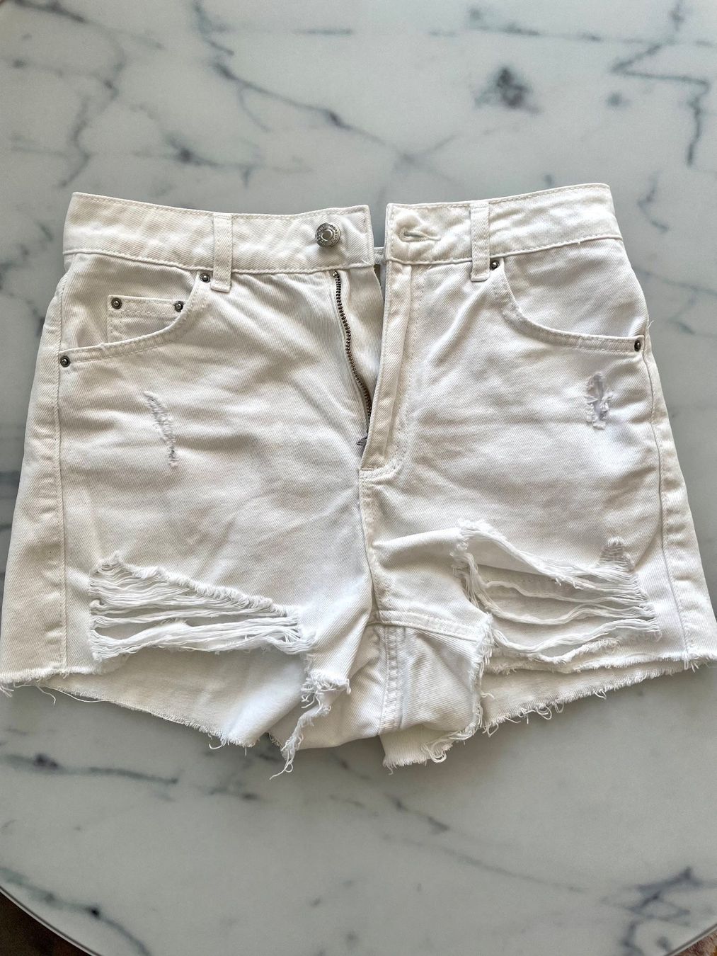 Topshop Jeans: Topshop Ripped Mom-Jeans Shorts – Usato da Triesen venduto da antonellaaa_ 2