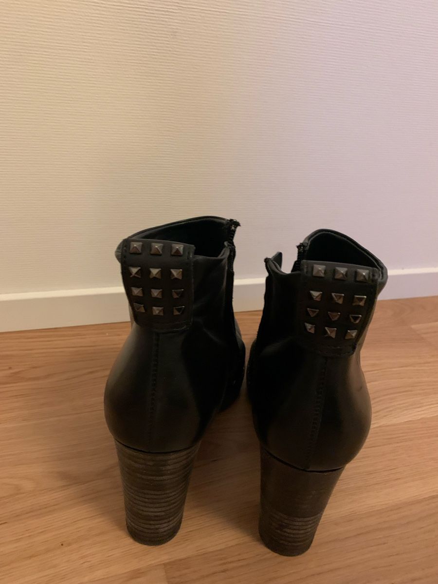 Scarpe da donna: Schwarze Damen Stiefeletten Gr. 38 Leder – Usato da St. Gallen venduto da delideja01 2