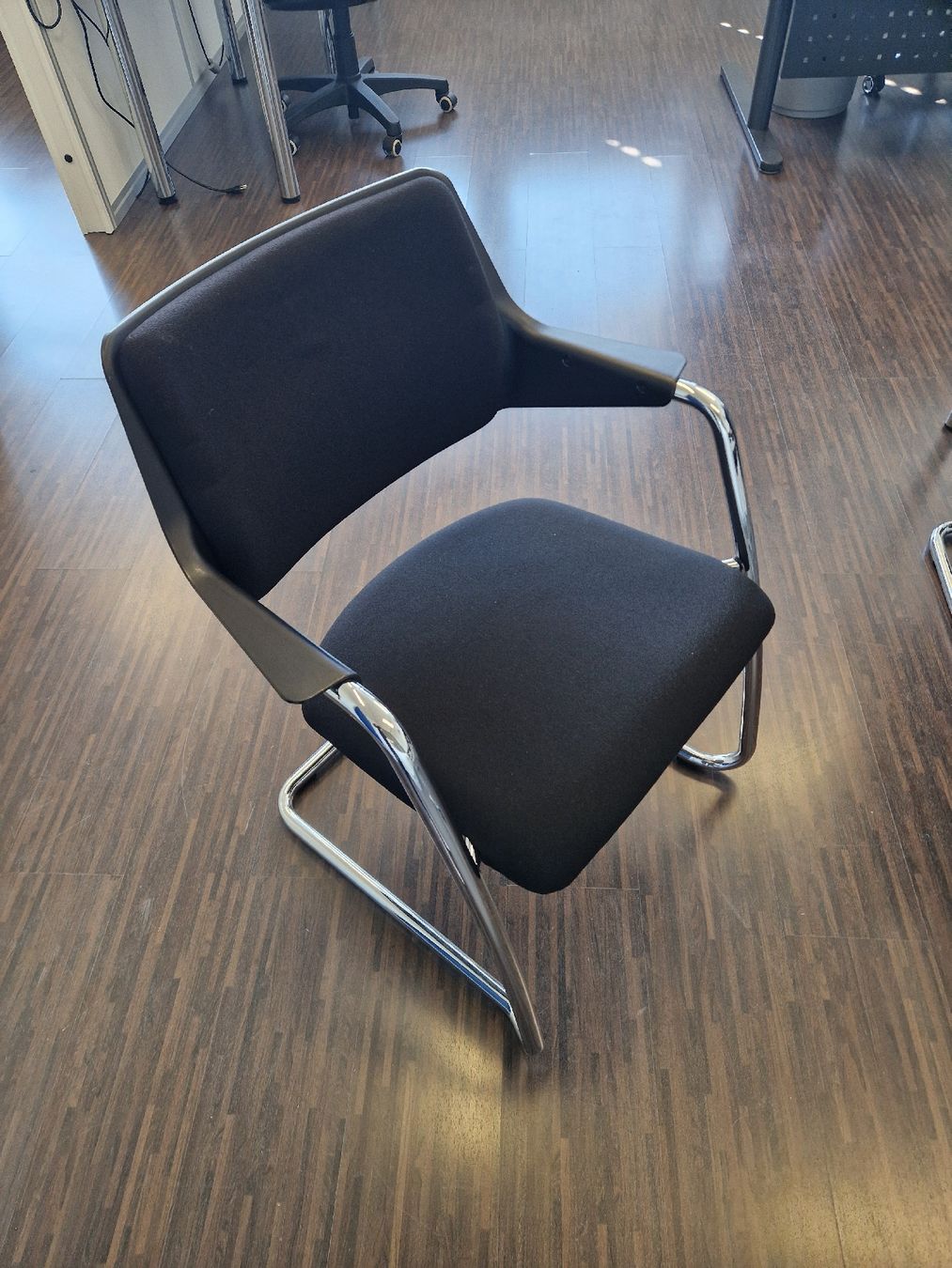 Set de table et chaises: Sitzungstisch mit 6 Stühlen – D'occasion à Solothurn par fru_927s 3