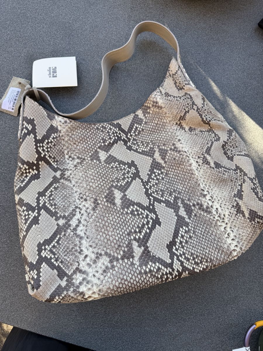Taschen: Studio Rog Leder Schlangenoptik beige grau – Neu und originalverpackt aus kloten von domireto 1