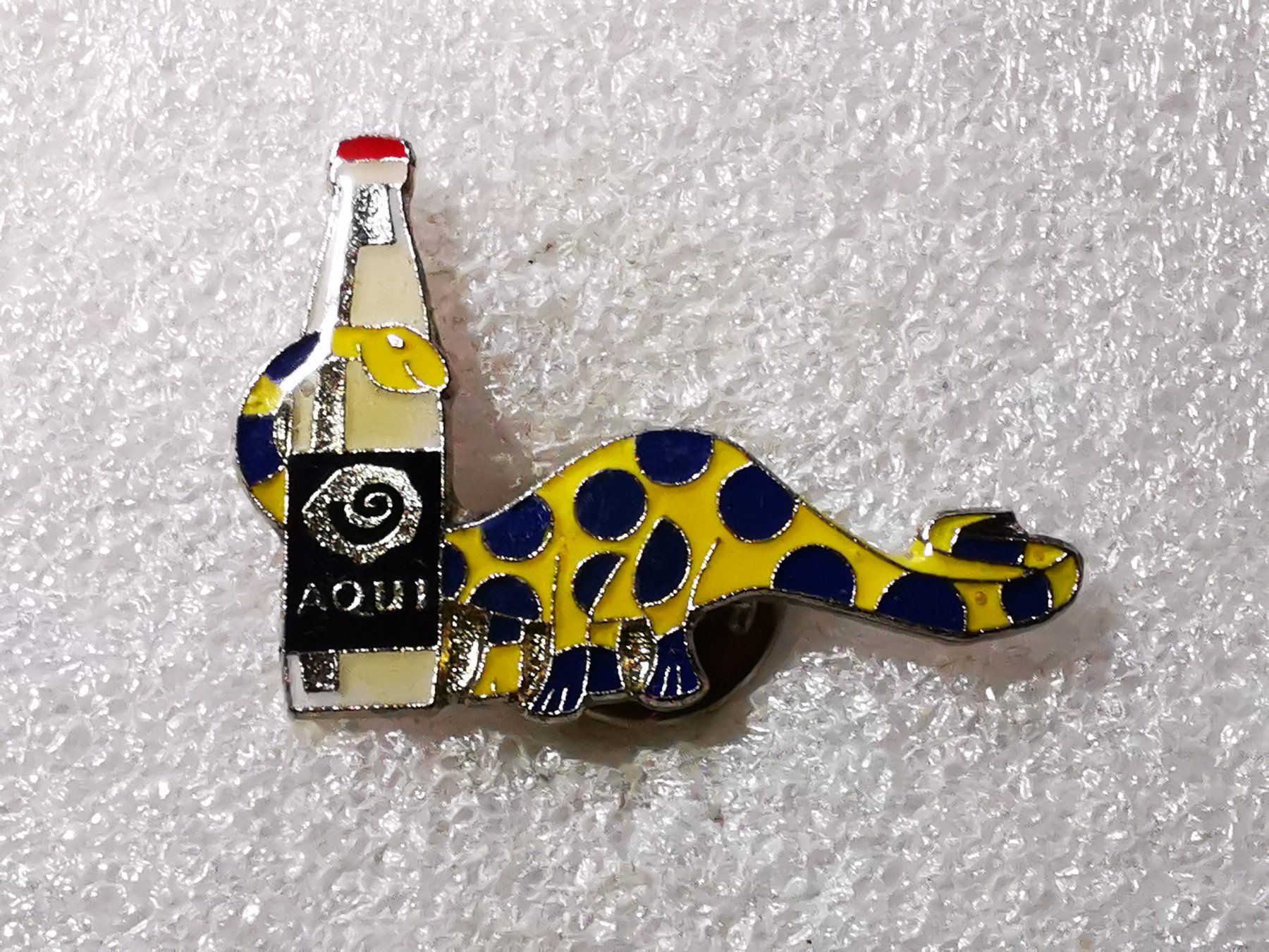Placchette & Badge: Ansteckpin 49: Aqui – Usato da Oppligen venduto da Pin-Fall-Shop