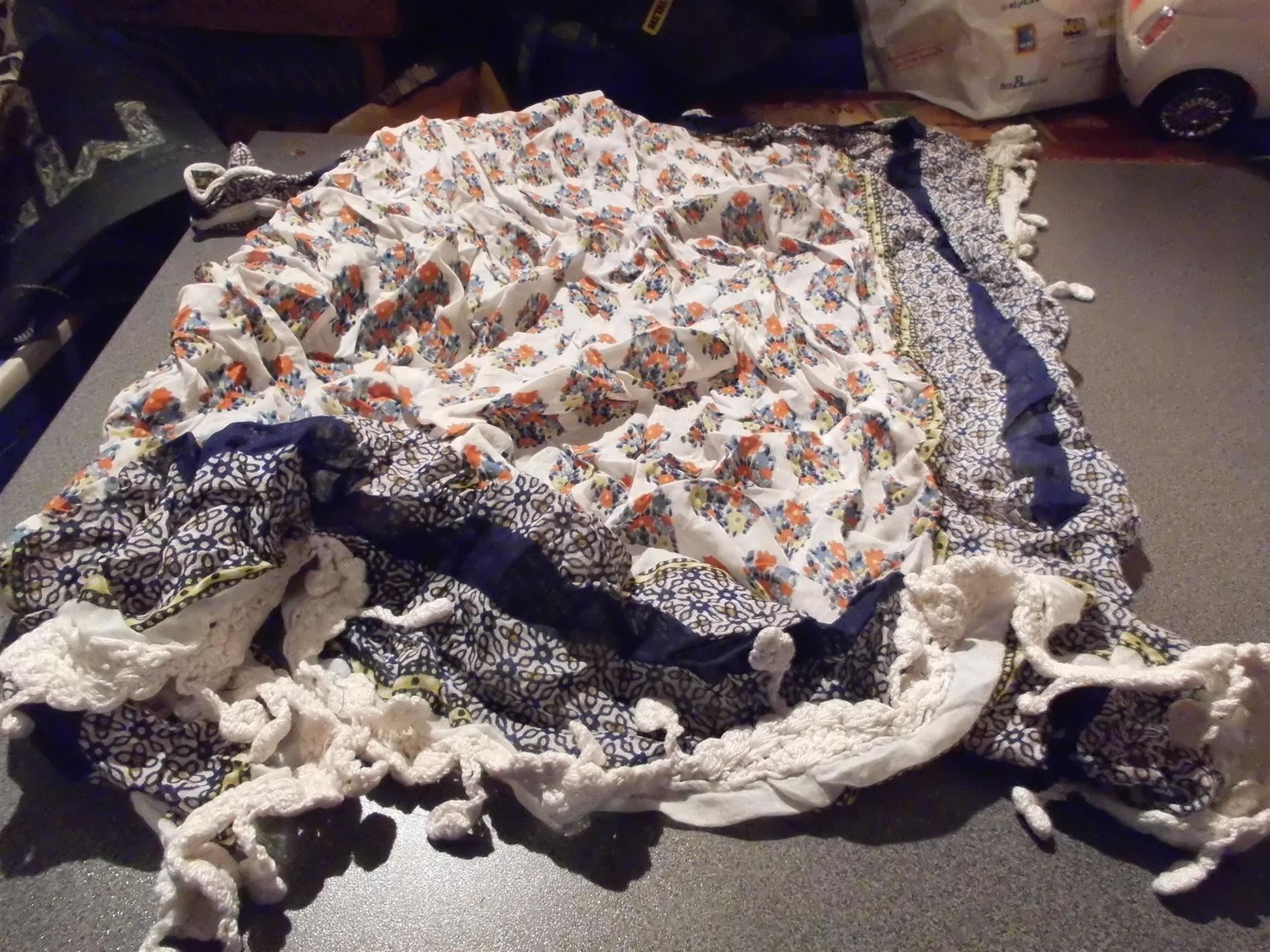 Foulard & Sciarpe: Tuch farbige Blumen / blaues Muster – Usato da Zürich venduto da abraxas1291