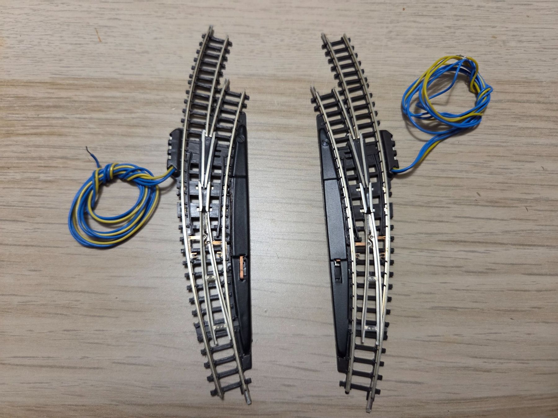 Märklin Modellini di ferrovie: Märklin 8567 Bogenweichenpaar Z (3) – Usato da St-Aubin-Sauges venduto da Lo_Go 1
