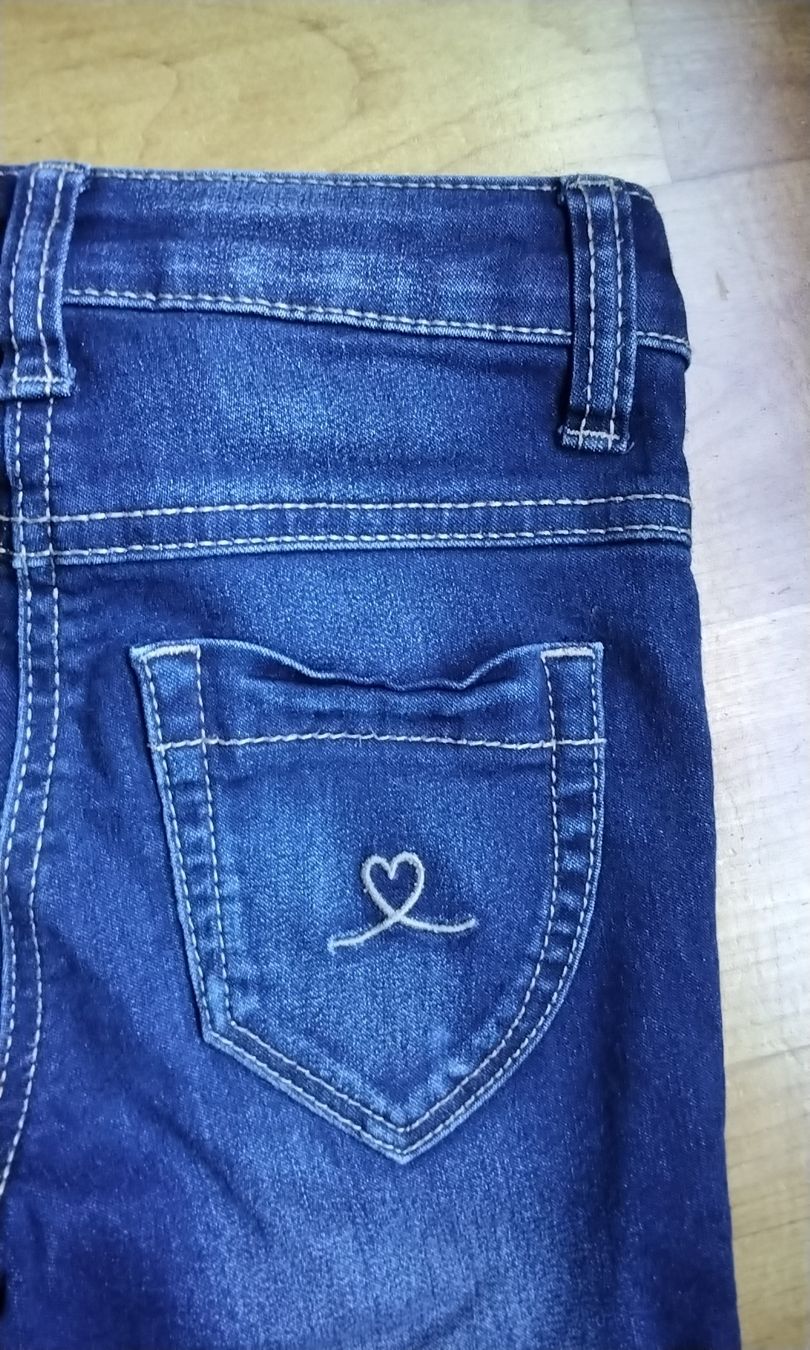 S.Oliver Pantaloni: S.Oliver Jeans, Top Zustand, Grösse 122, Mädchen – Usato da Büren SO venduto da T02rickonSWE 2