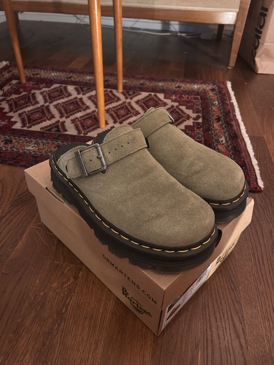 Dr. Martens Damenschuhe: Dr Martens green suede Clogs EU38 – Neu (gemäss Beschreibung) aus Zürich von AriadneK 2