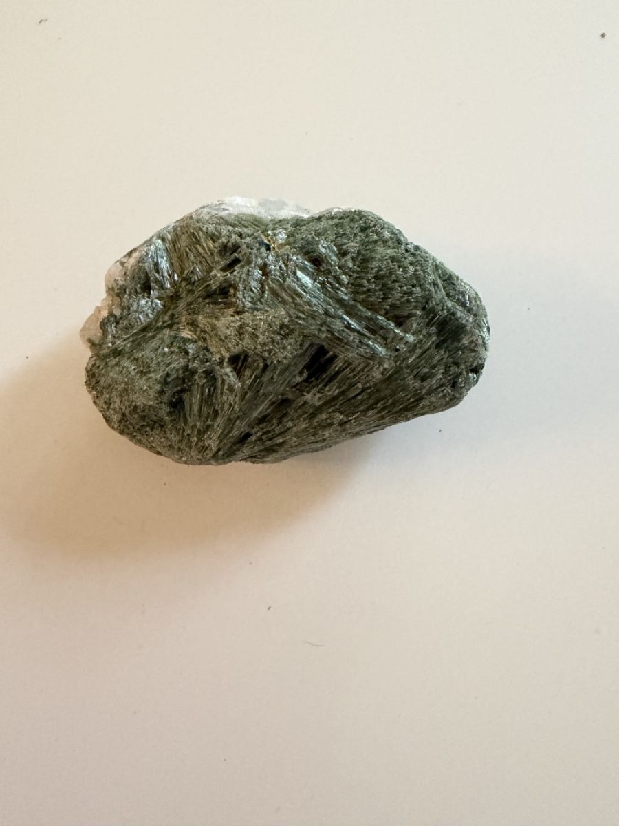Minerali & Pietre curative: Pietra minerale grezza di epidoto – Usato da Massagno venduto da rob_spz5