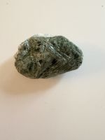 Pietra minerale grezza di epidoto