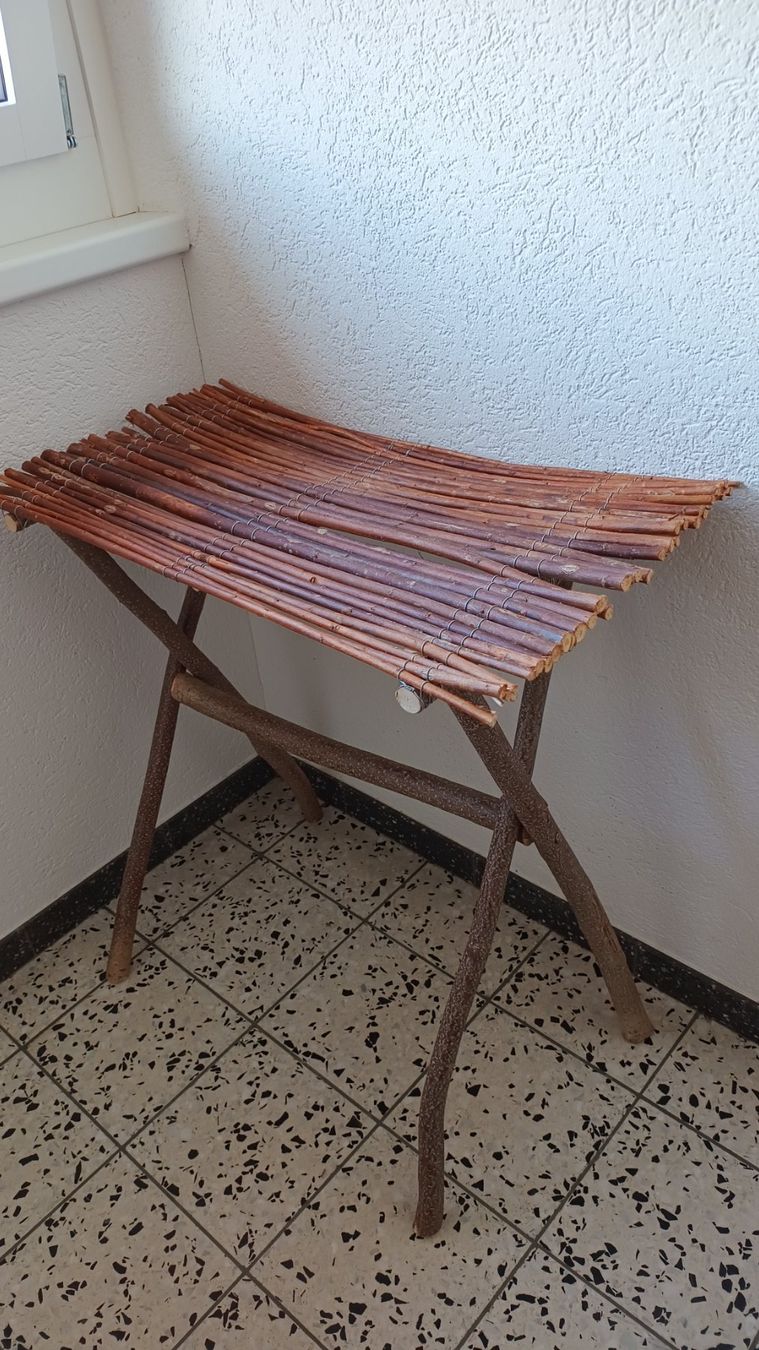 Pots de fleurs: Handgefertigter Tisch – D'occasion à Kloten par tre_5758 4