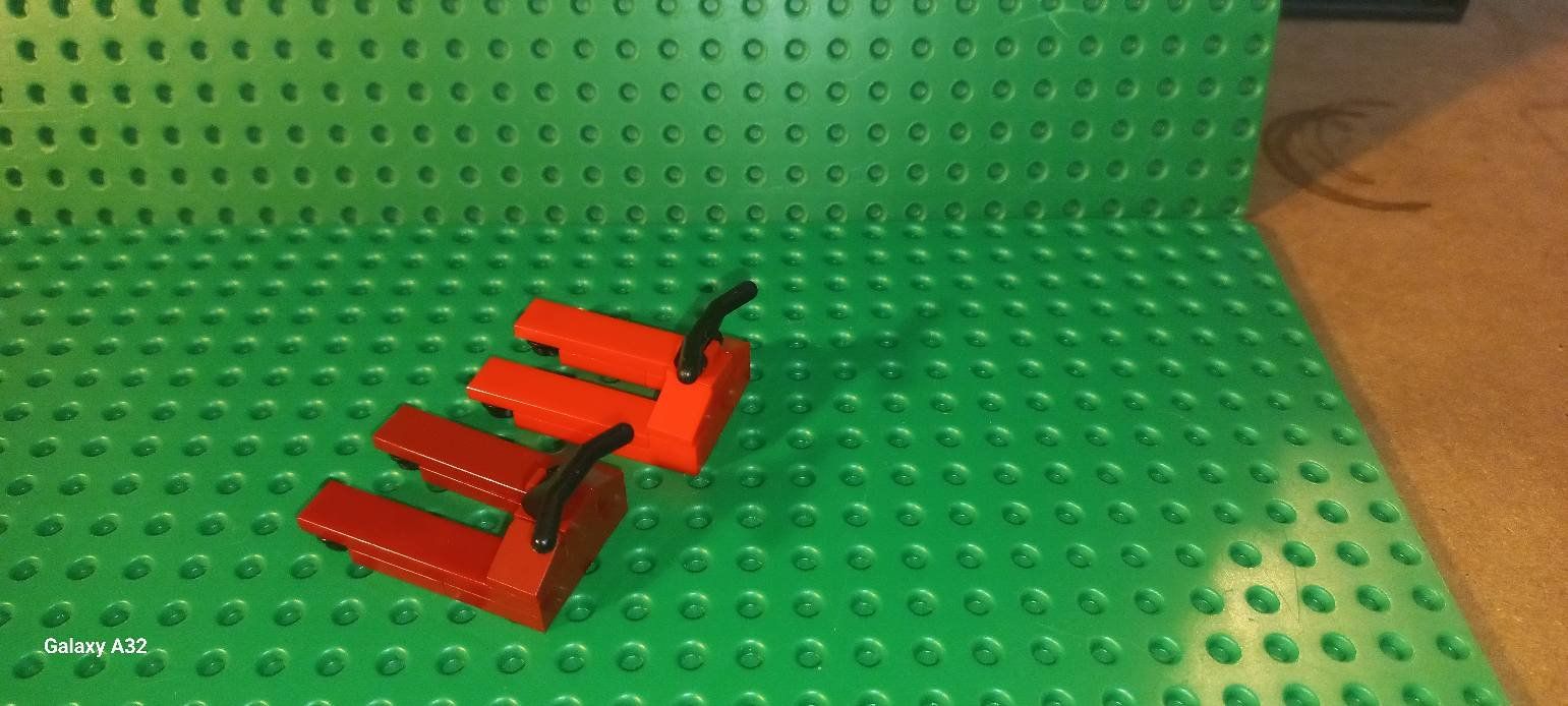 Lego Giocattoli: Lot de 2 transpalettes Lego. – Usato da La tour de treme venduto da Legocreation82
