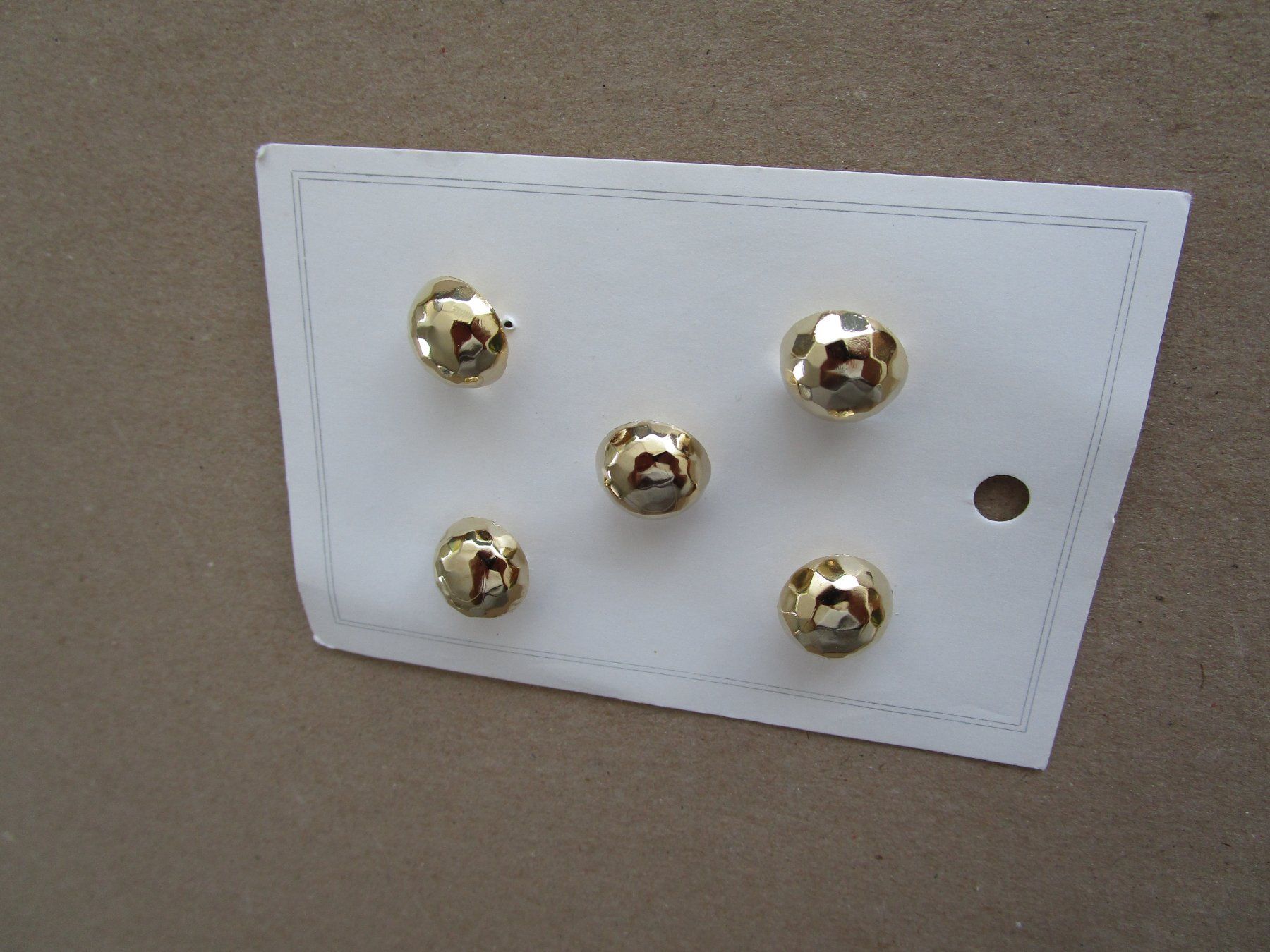 Boutons: Knöpfe 12mm – Neuf avec emballage d'origine à Grenchen par Uhus15