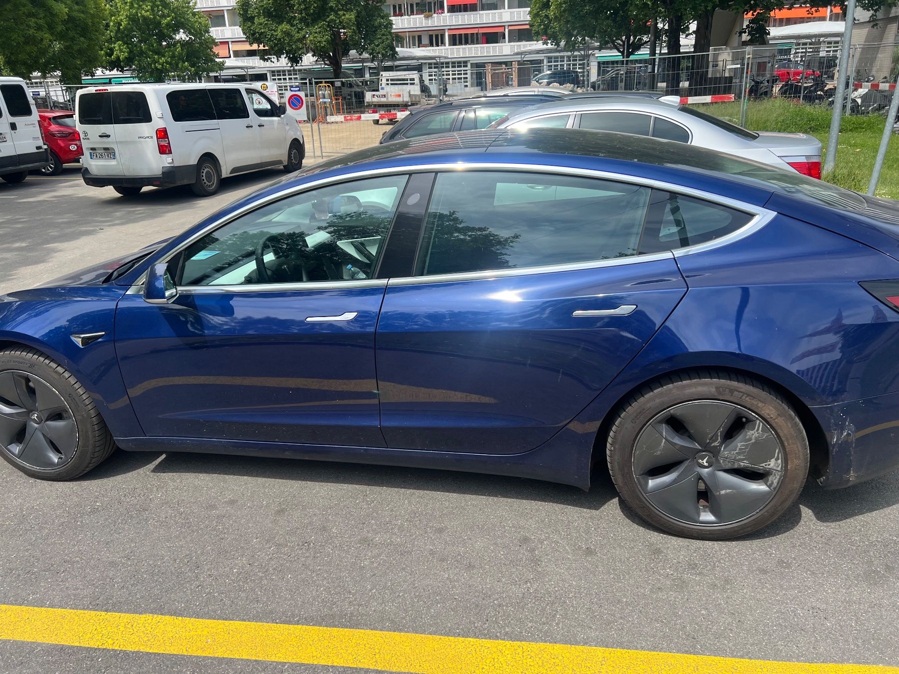 Tesla Autos: Tesla Model 3 - Long Range AWD – D'occasion à Genève par erhan-arife 3