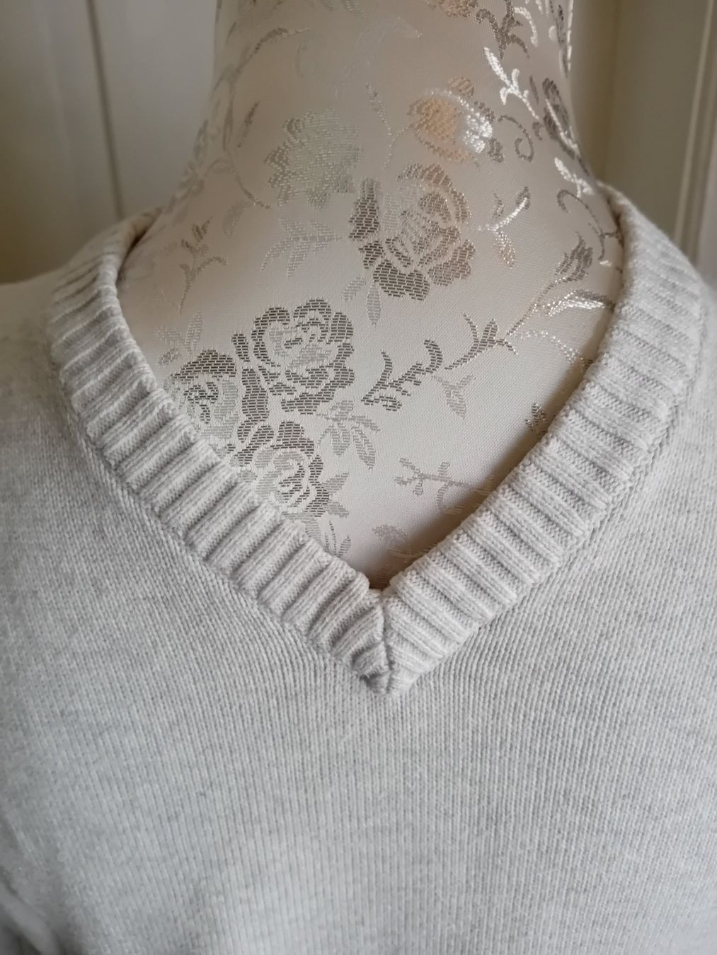 Pullover & Sweatshirts: Herrenpullover V-Neck hellgrau Gr. M – Gebraucht aus Rüthi (Rheintal) von titlis07 1