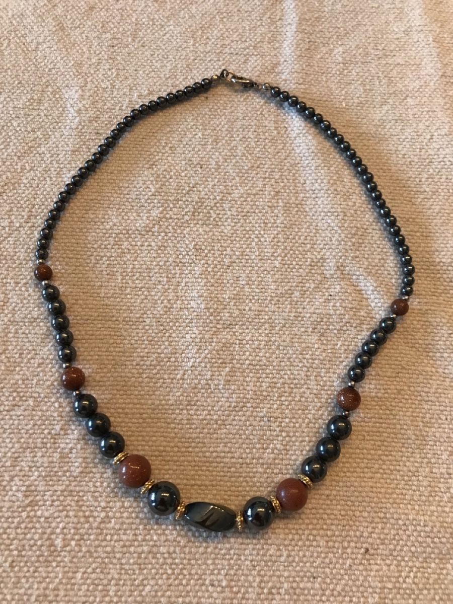 Catenine: Collier élégant hématite et pierre du soleil – Usato da Grimisuat venduto da eliseba88