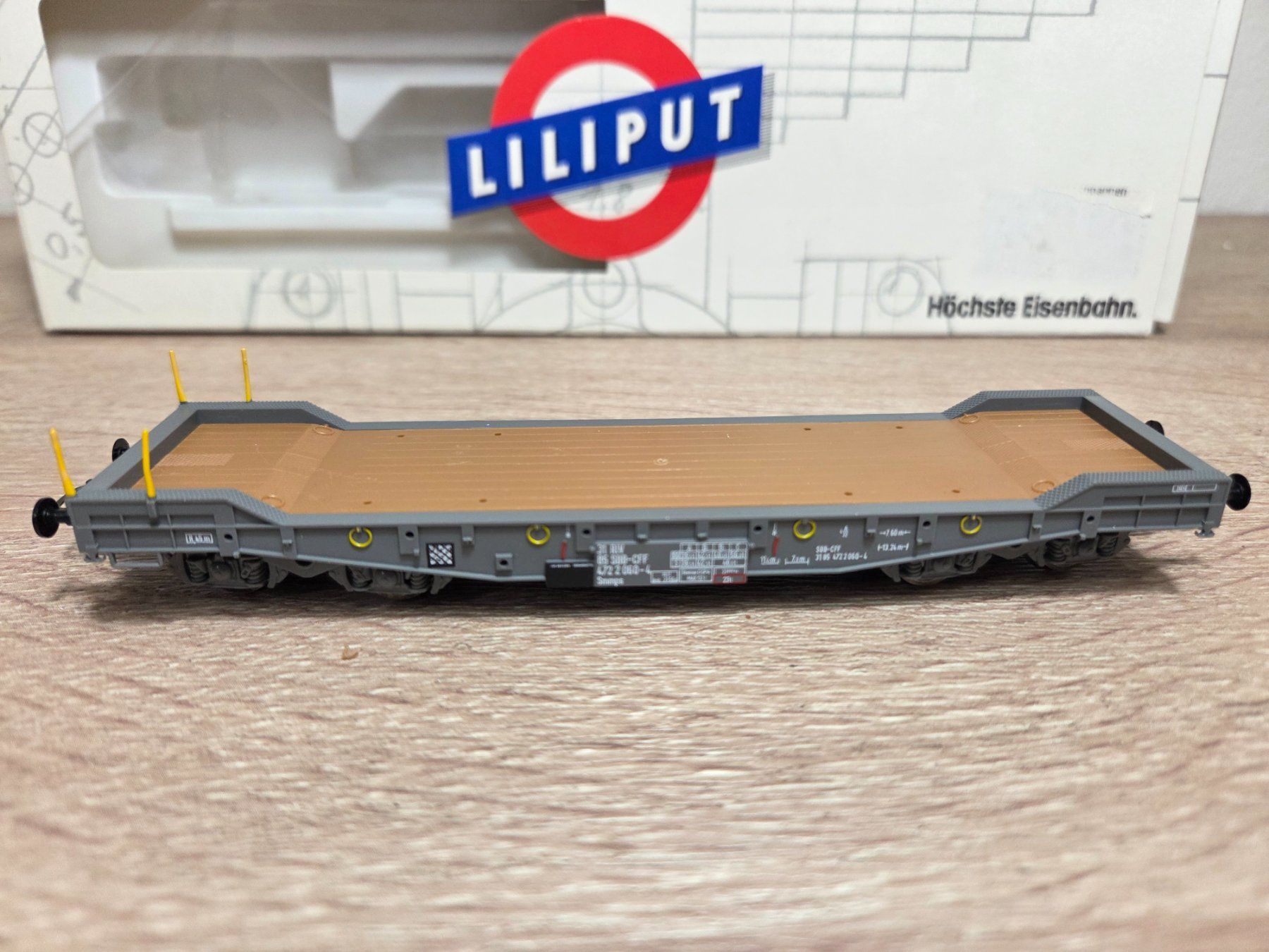 Liliput Modellini di ferrovie: Liliput 257 52 Flachwagen SBB H0 – Nuovo e nell'imballaggio originale da St-Aubin-Sauges venduto da Lo_Go 1
