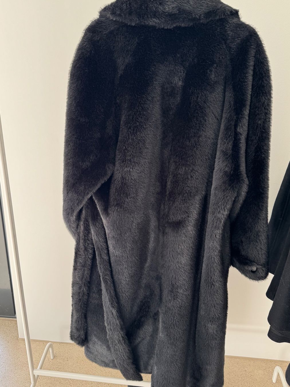 Sandro Mäntel: Sandro Faux Fur Coat in black – Neu (gemäss Beschreibung) aus Zürich von di_archive 3