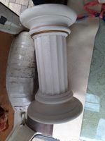 Table en verre avec deux Colonnes en pierres