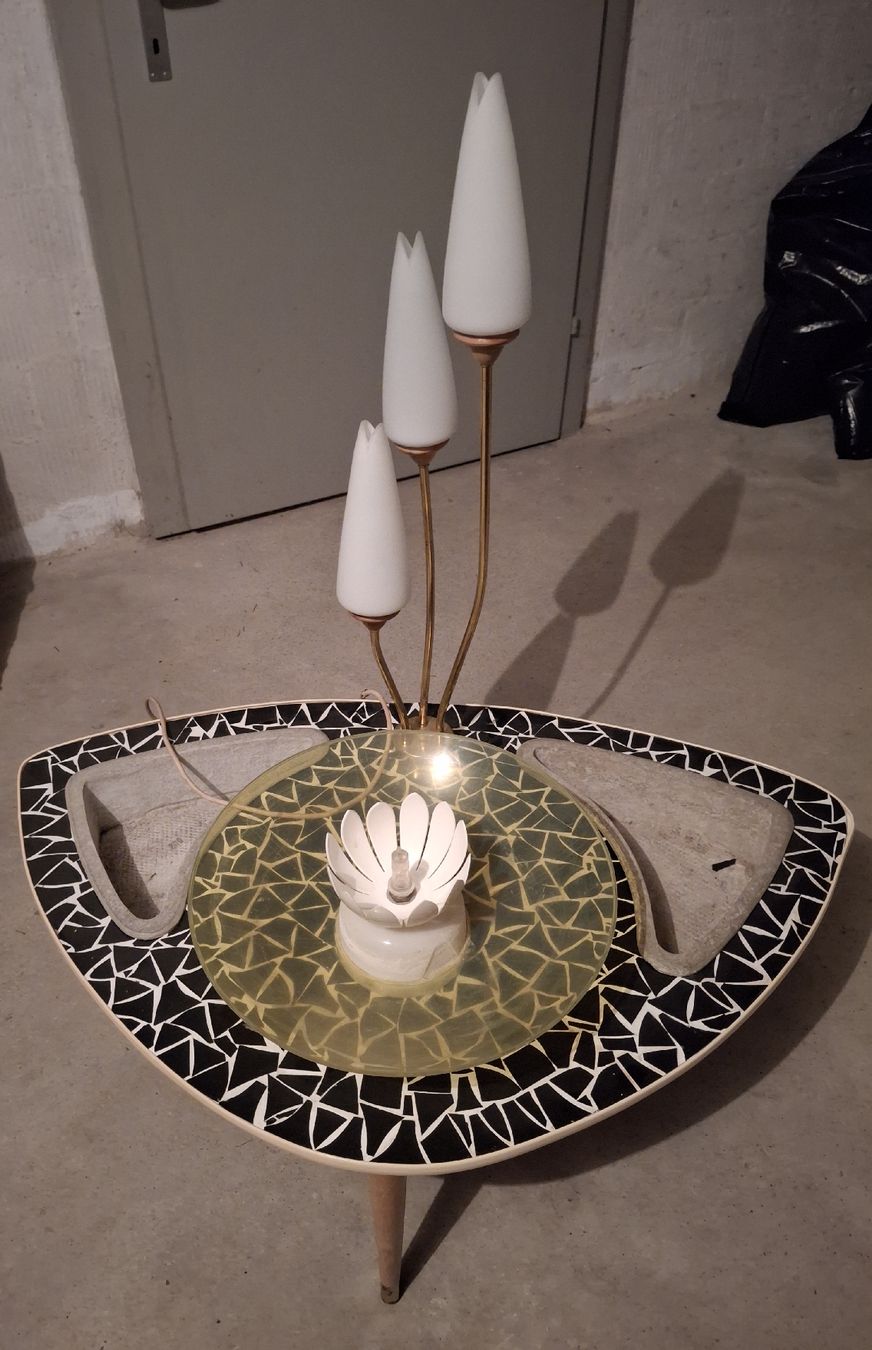Tavoli: 50er jahre Blumentisch mit springbrunnenn – Usato da Winterthur venduto da 1879st