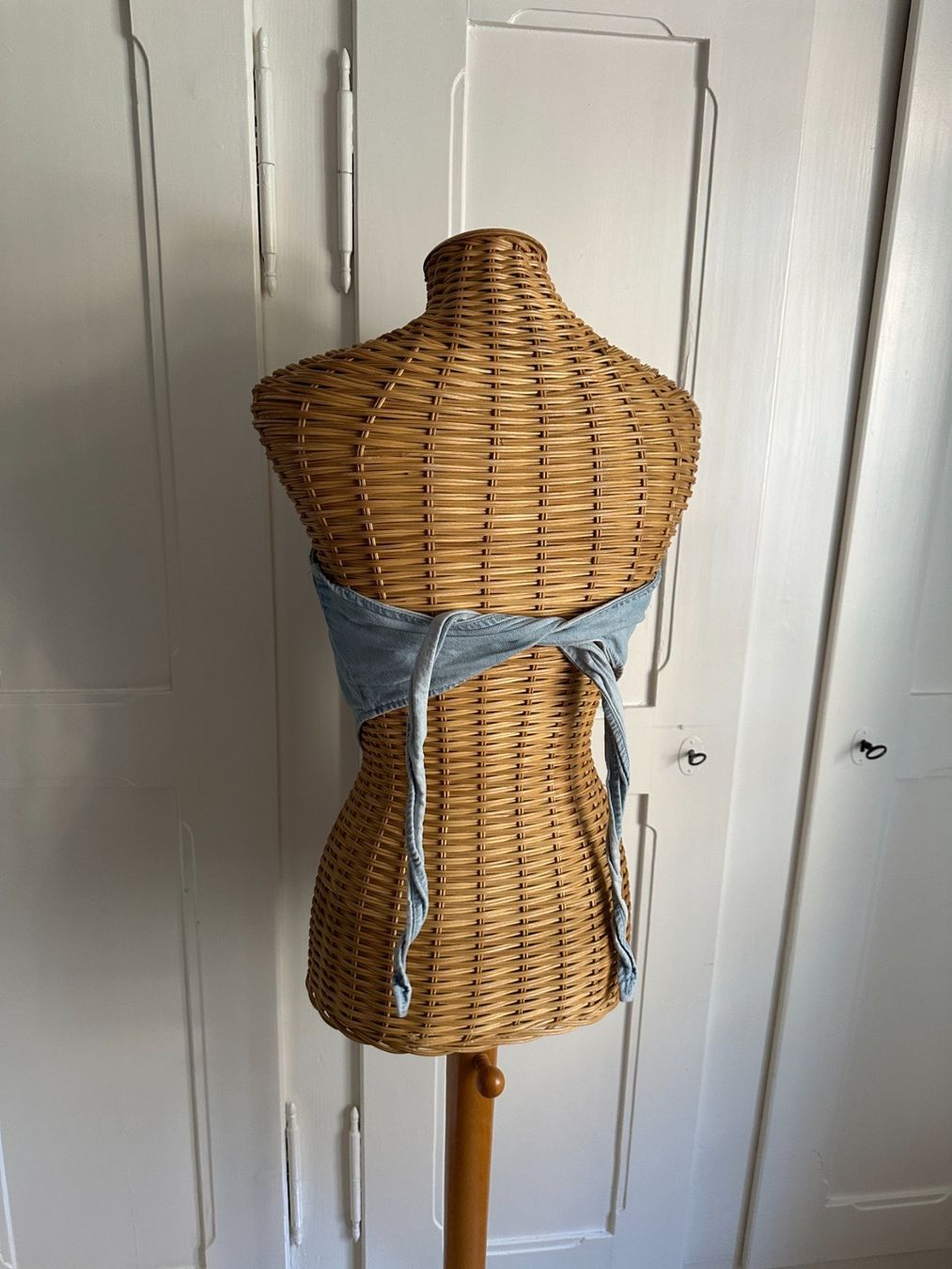Zara Top: ZARA - Jeans-Top hellblau zum Binden S – Usato da Zürich venduto da Diazaio 2