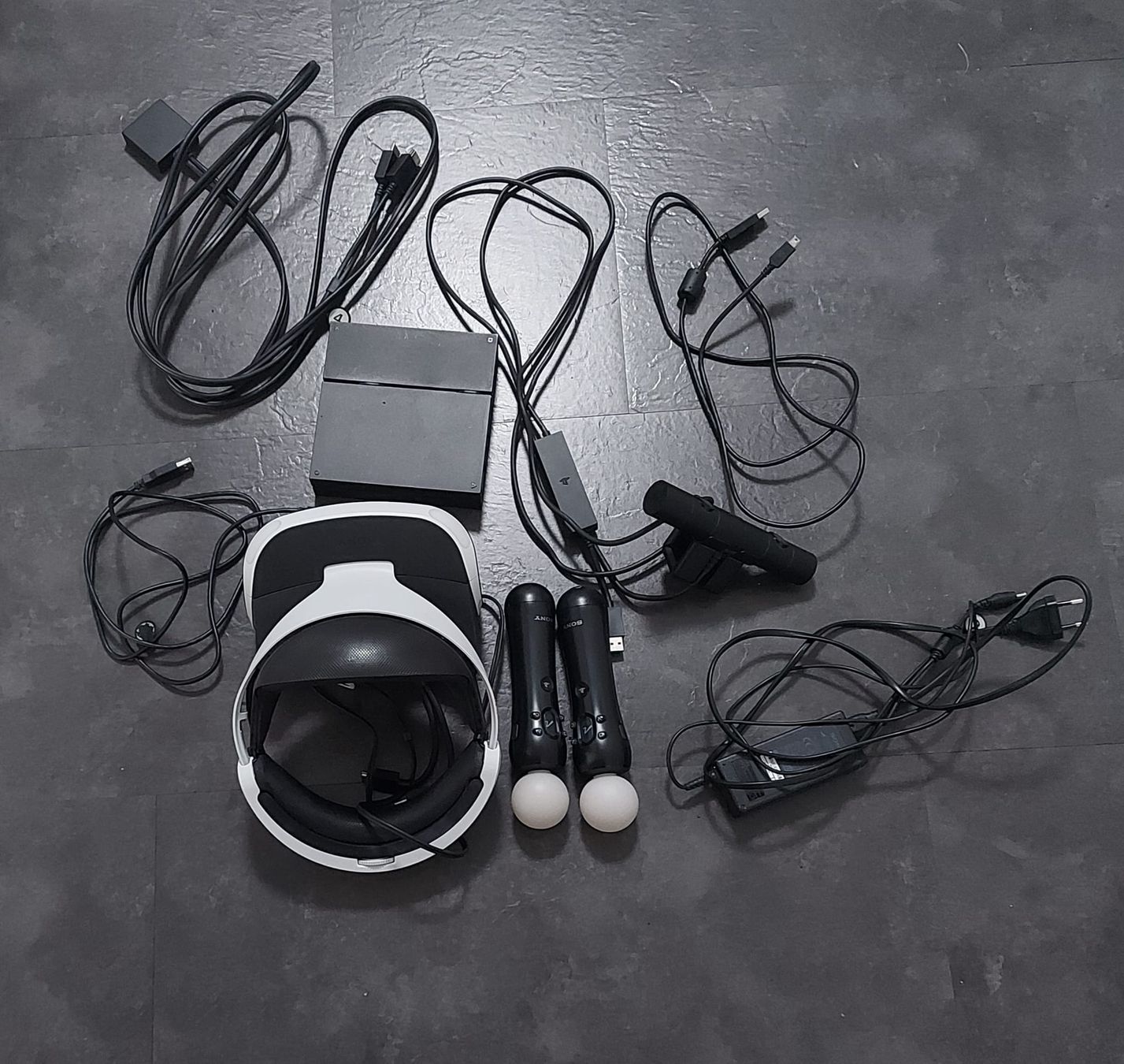 Sony Console: PS5 Konsole Disc edition + 2 Controller + PS VR + 15 Spiele – Usato da Widnau venduto da kano3 2