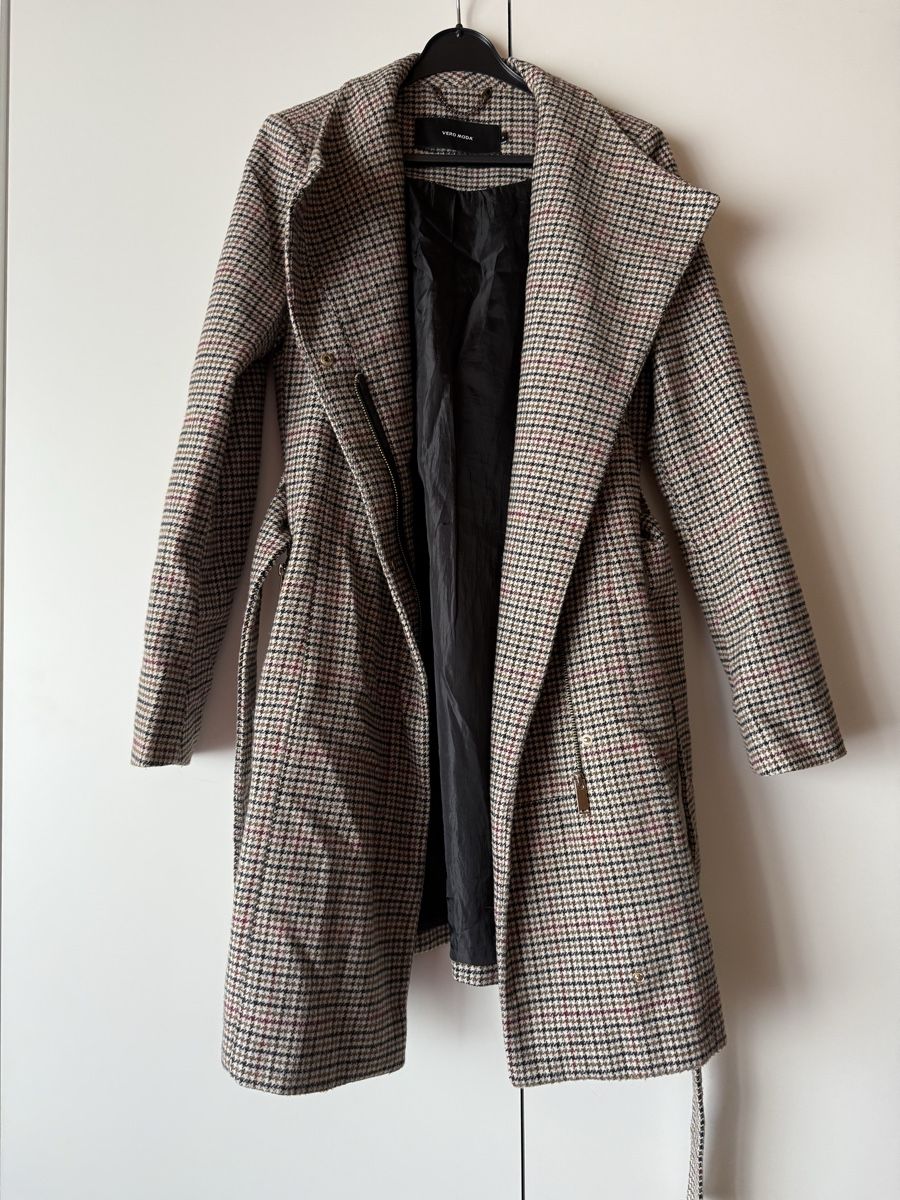 Vero Moda Cappotti: Moderner Mantel im Hahnentrittmuster, Grösse S – Usato da Seedorf BE venduto da the_wd2t